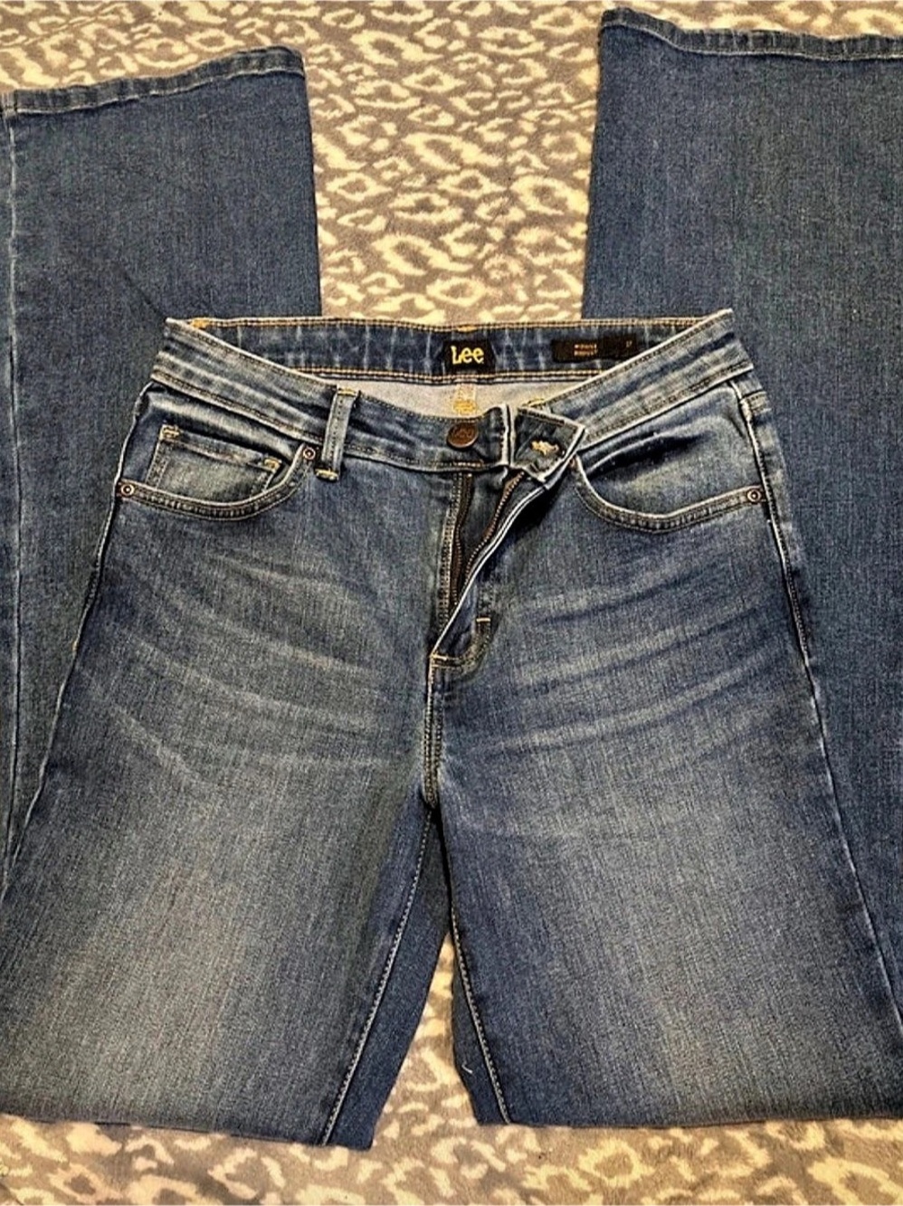 Lee Mid Rise Bootcut Jeans in Blue Size 7